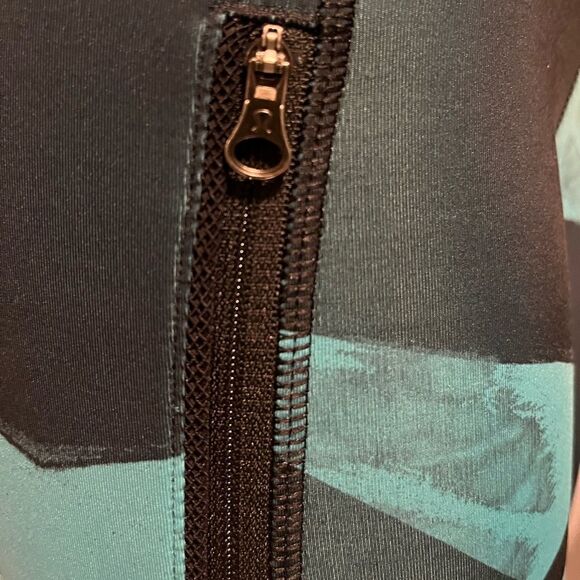 Lululemon inspire tight leggings.  - Picture 9 of 10